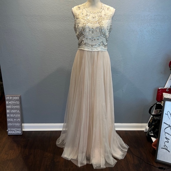 Needle & Thread Embellished By Hand Formal Gown - Size 10 - Picture 1 of 16